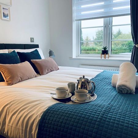 Appledram Stylish & Spacious 3 Bed House With 2 Free Car Parking Spaces 빌라 외부 사진
