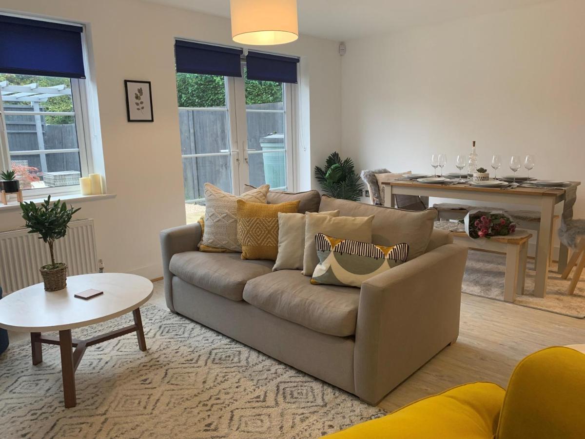Appledram Stylish & Spacious 3 Bed House With 2 Free Car Parking Spaces 빌라 외부 사진