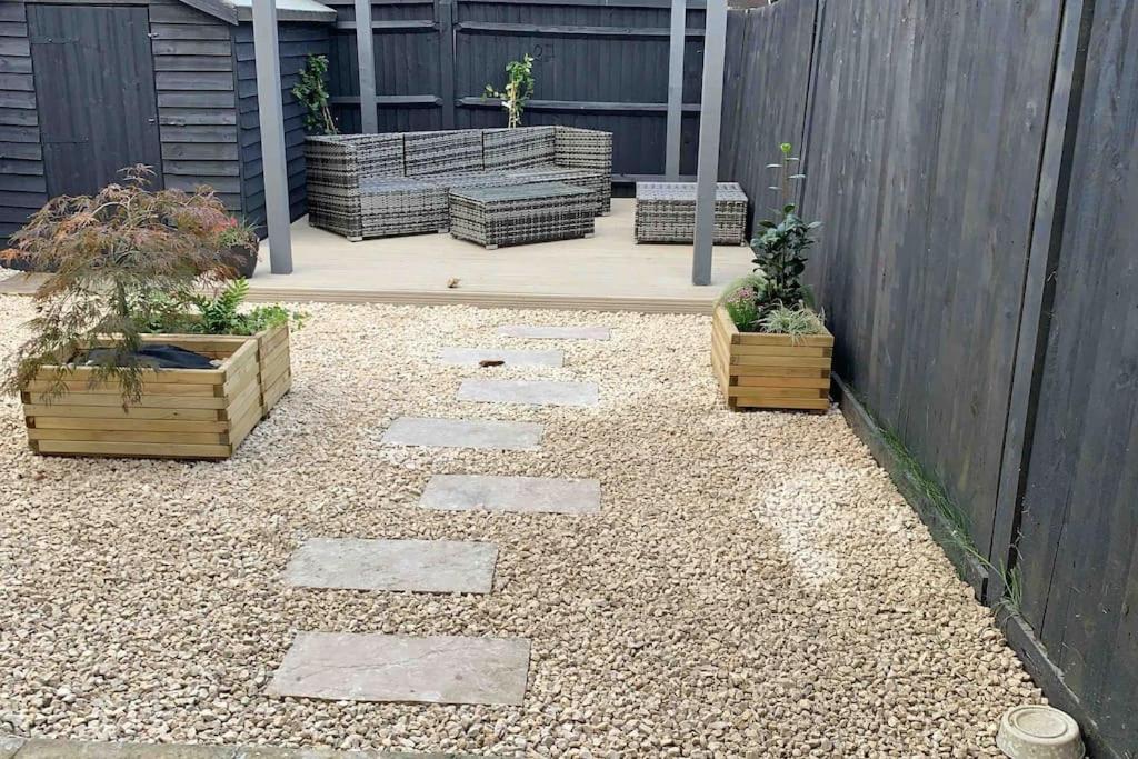 Appledram Stylish & Spacious 3 Bed House With 2 Free Car Parking Spaces 빌라 외부 사진