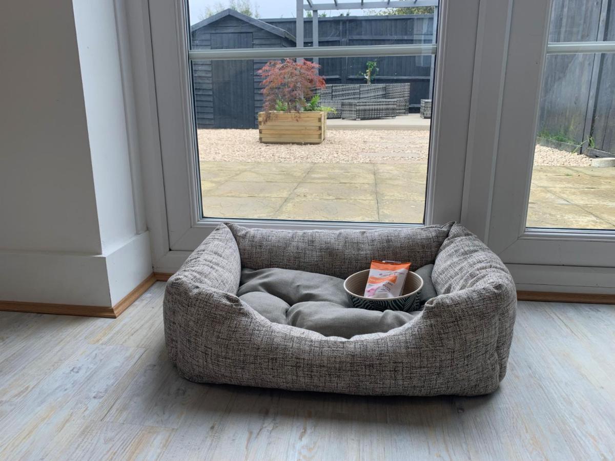 Appledram Stylish & Spacious 3 Bed House With 2 Free Car Parking Spaces 빌라 외부 사진