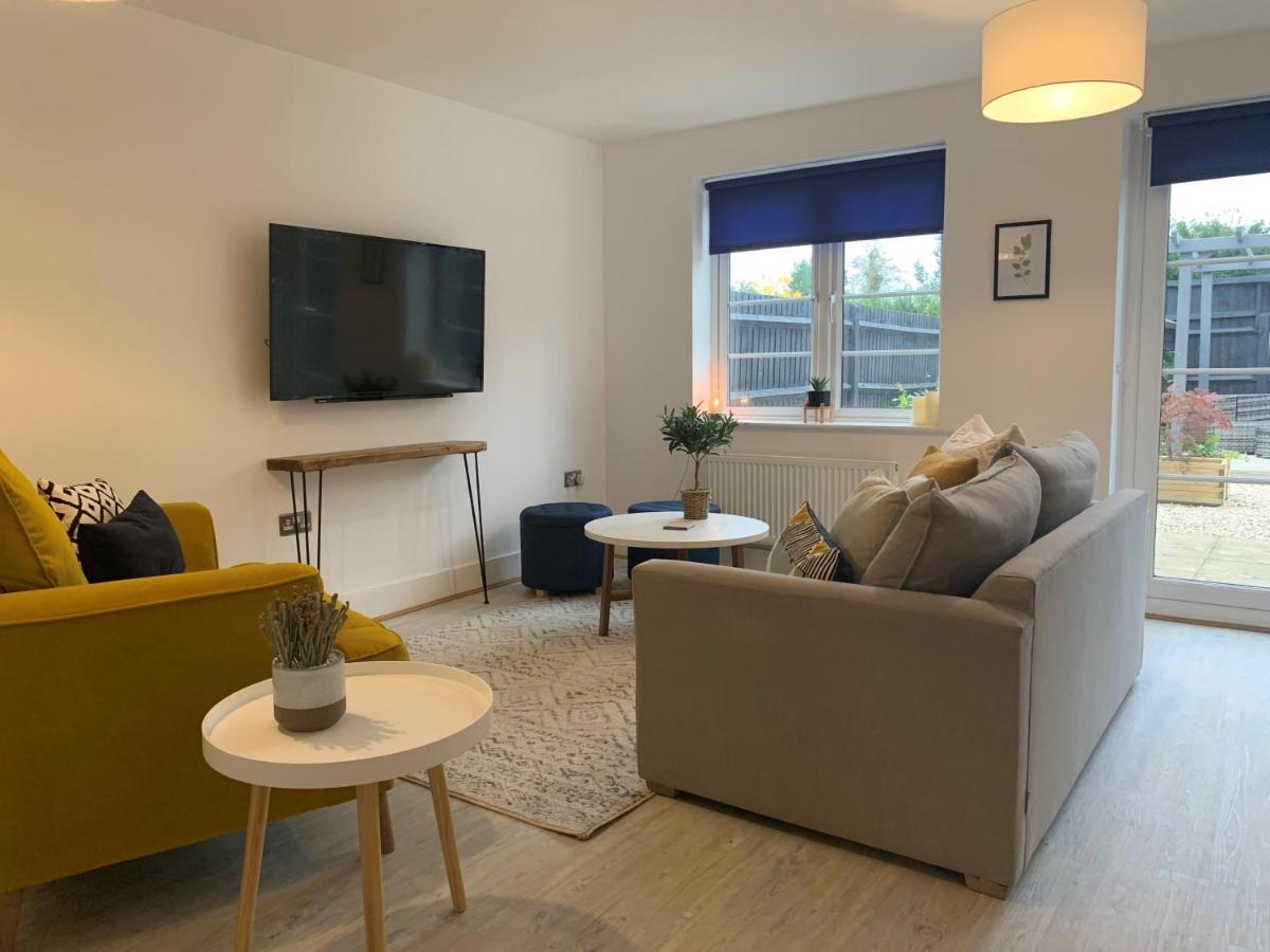 Appledram Stylish & Spacious 3 Bed House With 2 Free Car Parking Spaces 빌라 외부 사진