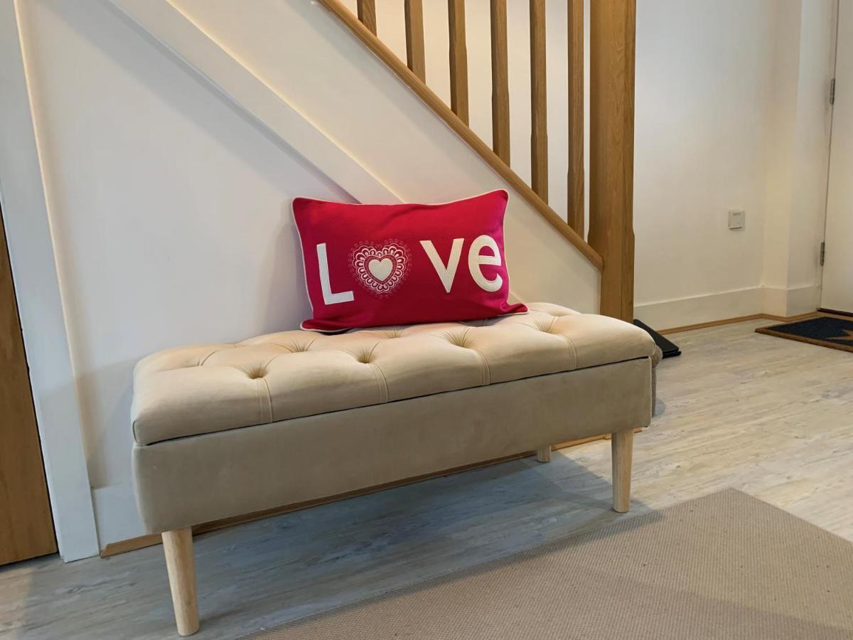 Appledram Stylish & Spacious 3 Bed House With 2 Free Car Parking Spaces 빌라 외부 사진