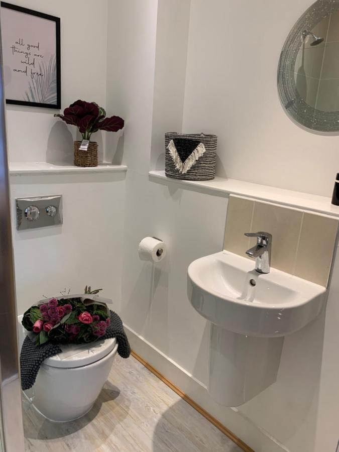 Appledram Stylish & Spacious 3 Bed House With 2 Free Car Parking Spaces 빌라 외부 사진