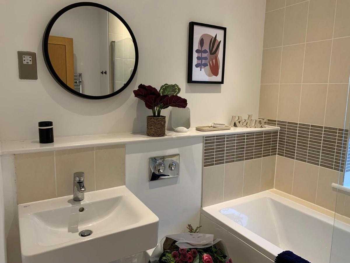 Appledram Stylish & Spacious 3 Bed House With 2 Free Car Parking Spaces 빌라 외부 사진