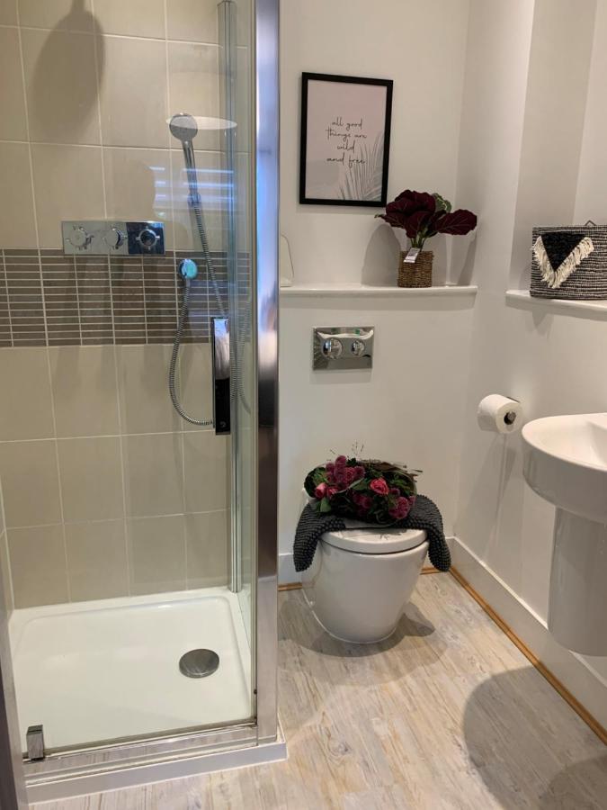 Appledram Stylish & Spacious 3 Bed House With 2 Free Car Parking Spaces 빌라 외부 사진