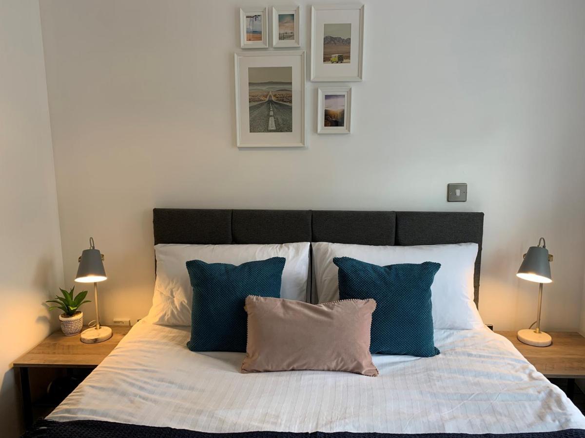 Appledram Stylish & Spacious 3 Bed House With 2 Free Car Parking Spaces 빌라 외부 사진