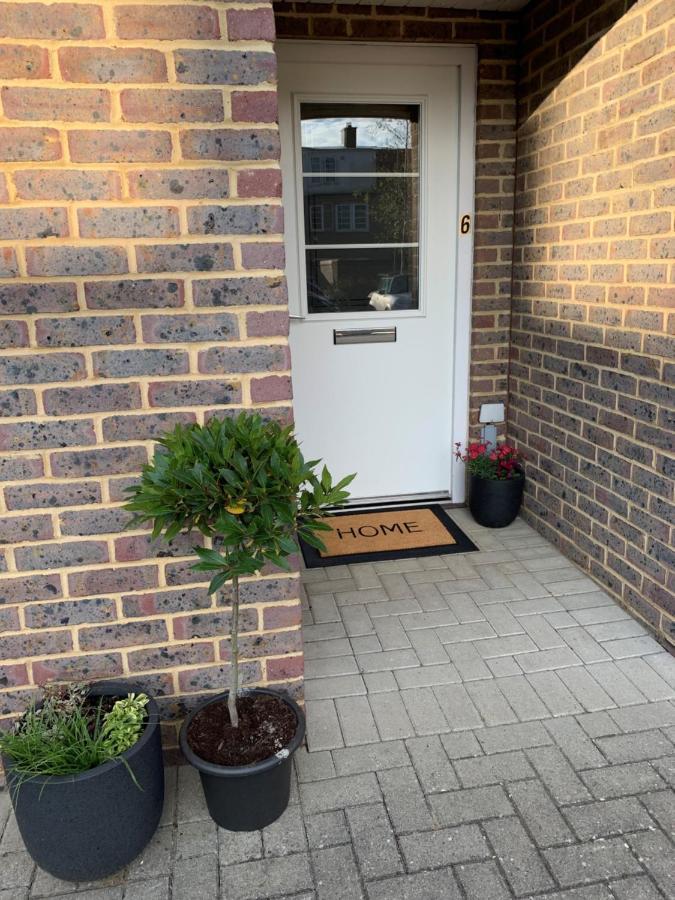 Appledram Stylish & Spacious 3 Bed House With 2 Free Car Parking Spaces 빌라 외부 사진