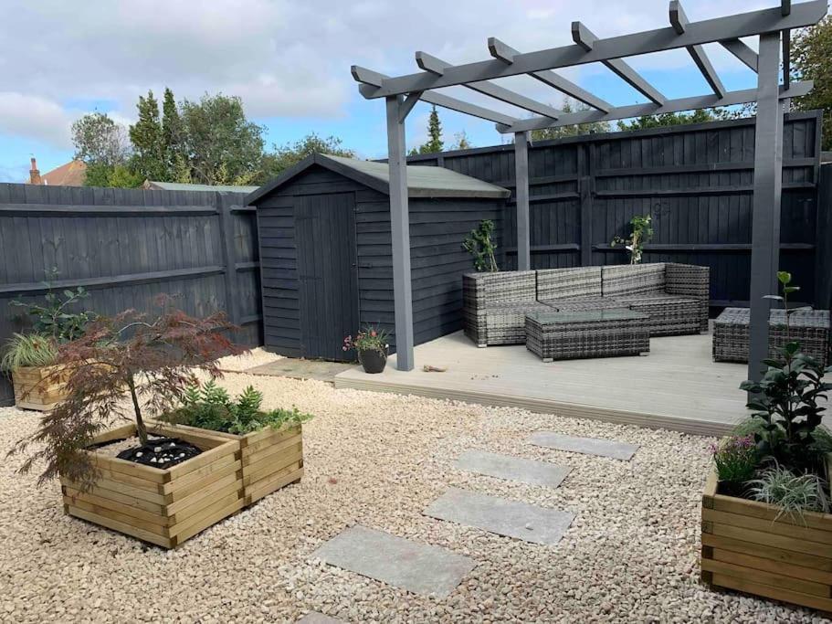 Appledram Stylish & Spacious 3 Bed House With 2 Free Car Parking Spaces 빌라 외부 사진