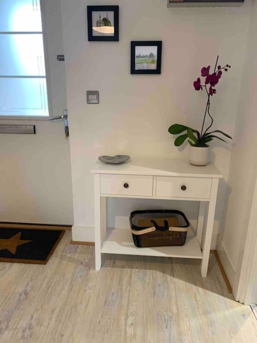 Appledram Stylish & Spacious 3 Bed House With 2 Free Car Parking Spaces 빌라 외부 사진