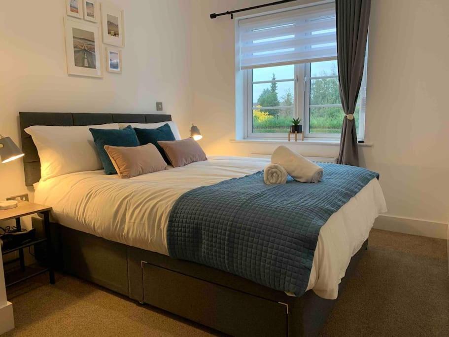 Appledram Stylish & Spacious 3 Bed House With 2 Free Car Parking Spaces 빌라 외부 사진