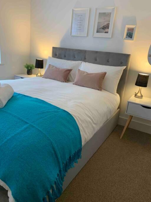 Appledram Stylish & Spacious 3 Bed House With 2 Free Car Parking Spaces 빌라 외부 사진