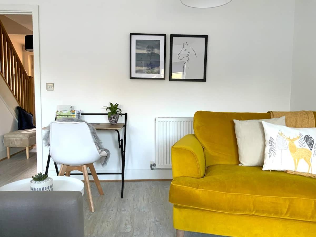 Appledram Stylish & Spacious 3 Bed House With 2 Free Car Parking Spaces 빌라 외부 사진