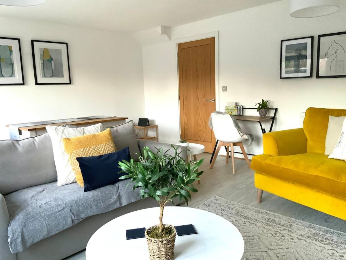 Appledram Stylish & Spacious 3 Bed House With 2 Free Car Parking Spaces 빌라 외부 사진