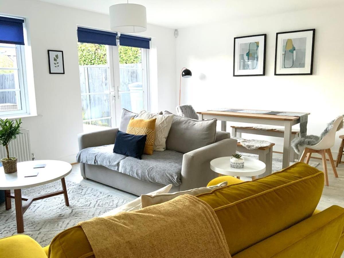 Appledram Stylish & Spacious 3 Bed House With 2 Free Car Parking Spaces 빌라 외부 사진